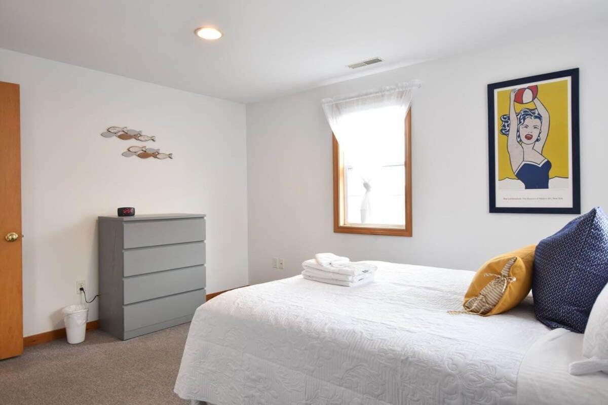 12216 - Beautiful Views Of Cape Cod Bay Access To Private Beach Easy Access To P-Town Truro Bagian luar foto