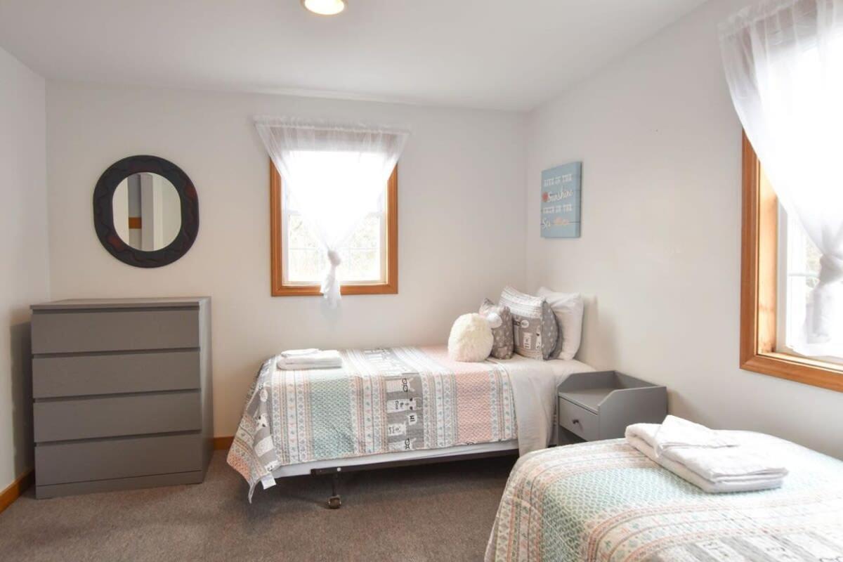 12216 - Beautiful Views Of Cape Cod Bay Access To Private Beach Easy Access To P-Town Truro Bagian luar foto